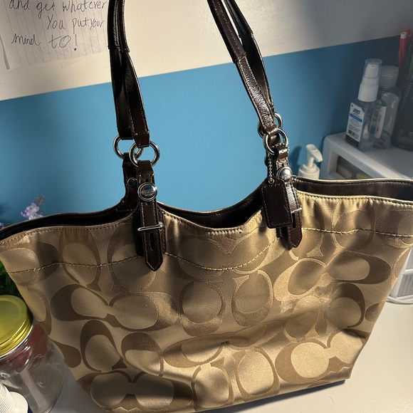 Coach Signature Pattern Tote Bag - Picture 3 of 8